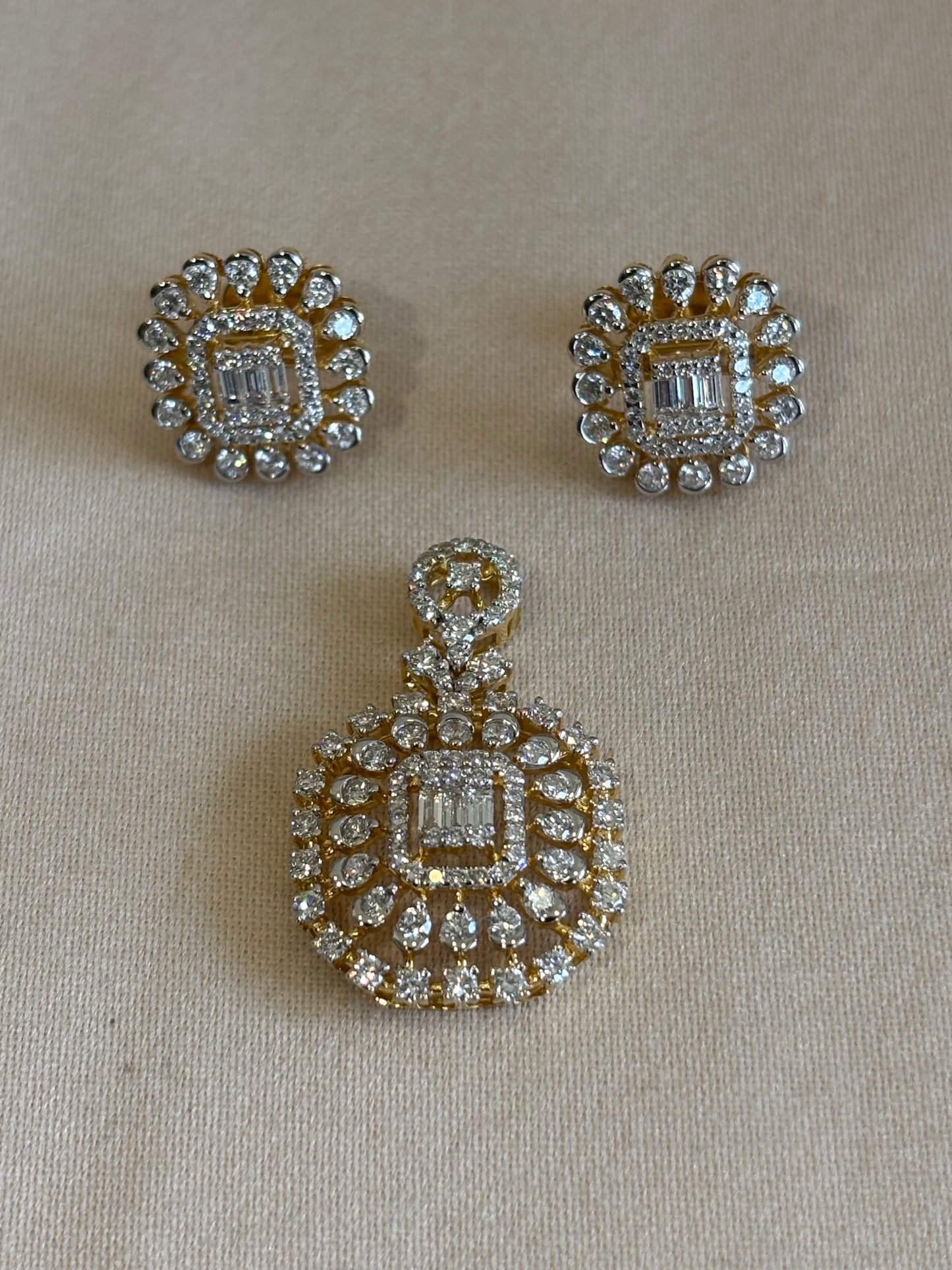 NESH Radiant Emerald Halo Pendant Set